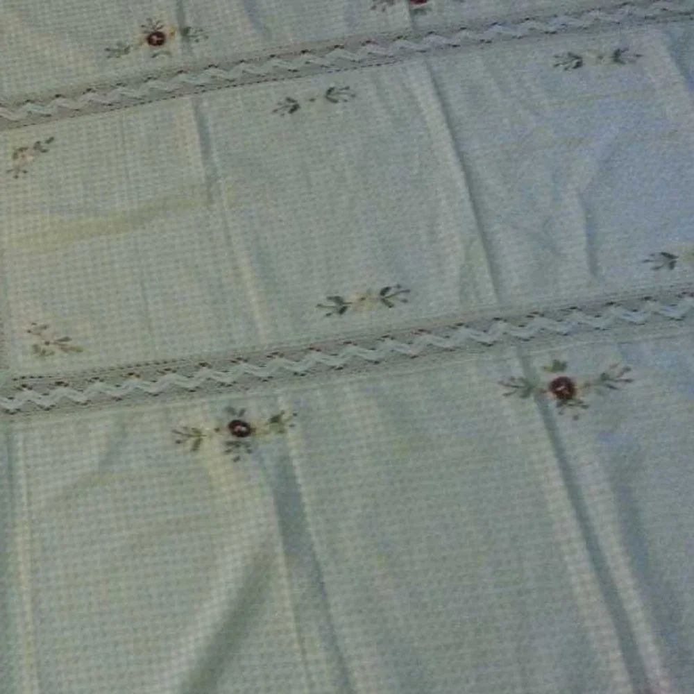 VERY LARGE HANDMADE TABLECLOTH 101